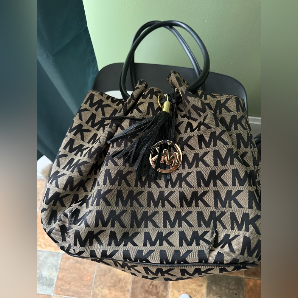 Michael Kors East West Signature Leather Ring Tote